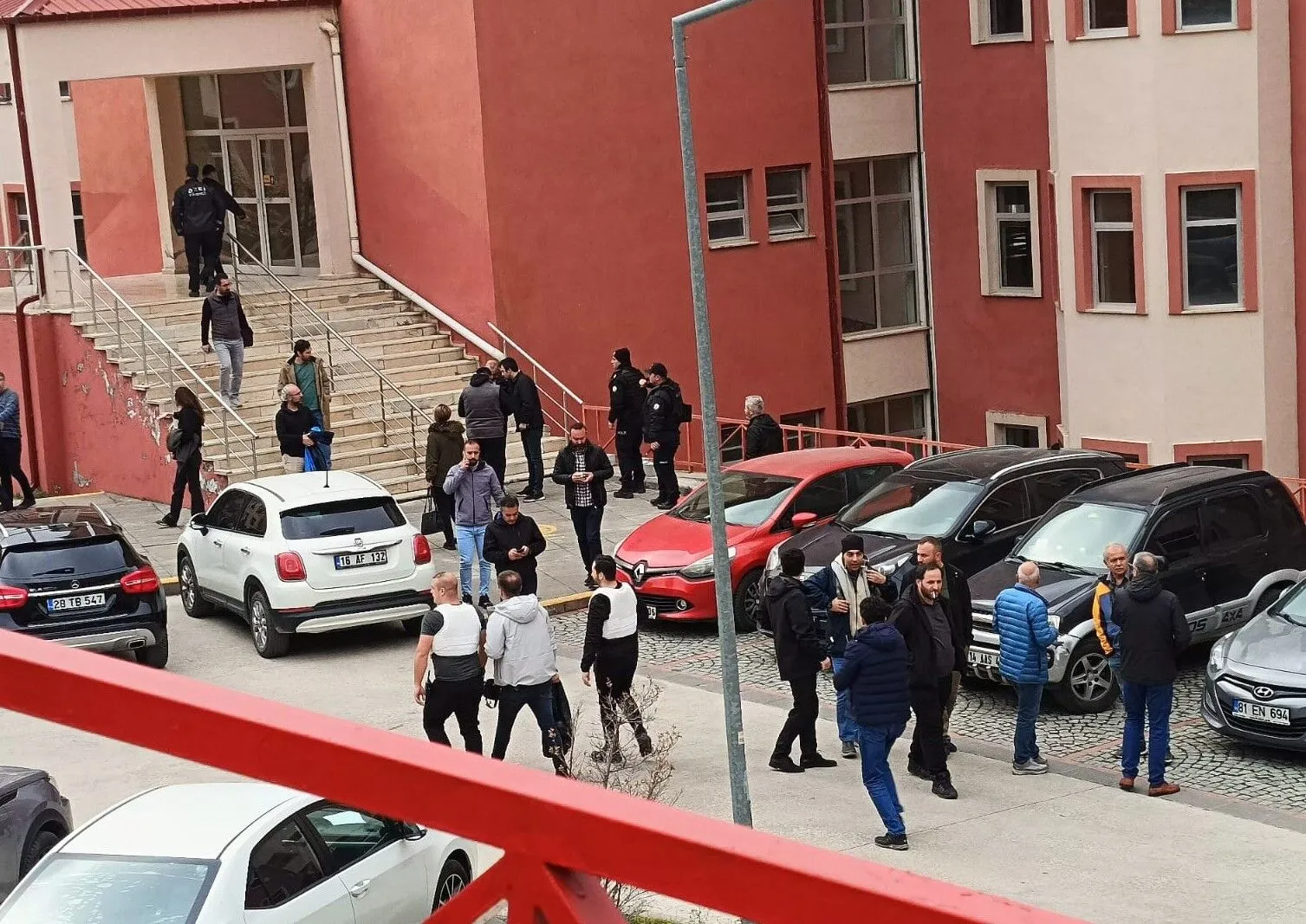 Gümüşhane Üniversitesi’nde bir personelin kadın meslektaşını rehin alması olayı 5