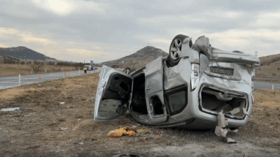 Afyonkarahisar'da 2 hafif ticari aracın çarpışması sonucu meydana gelen trafik