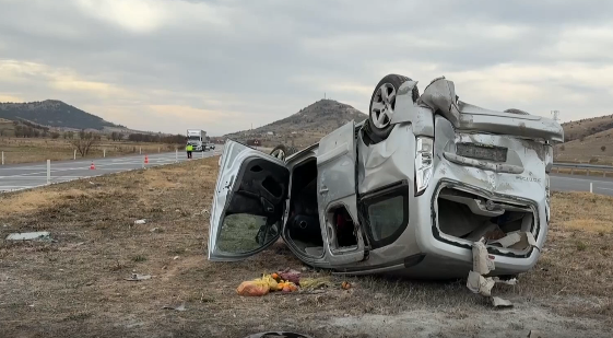 Afyonkarahisar'da 2 hafif ticari aracın çarpışması sonucu meydana gelen trafik