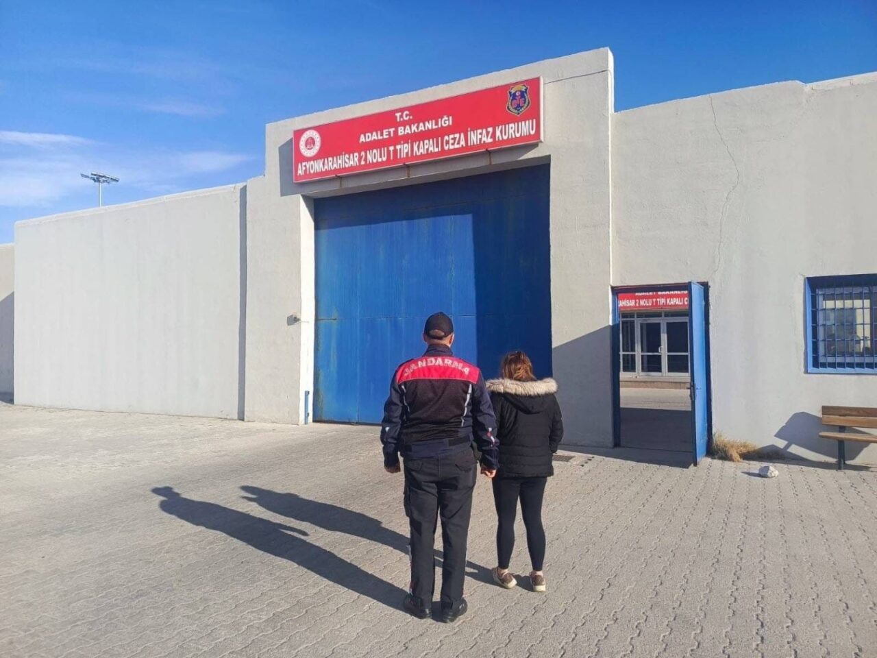 Afyonkarahisar’da dolandırıcılık suçundan 15 yıl 6 ay hapis cezasıyla aranan