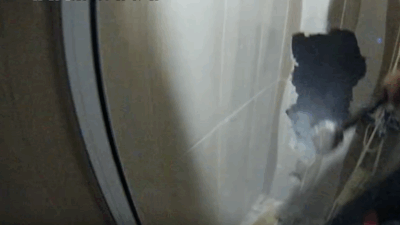 Mersin’de kablo çekmek için çıktığı binada havalandırma boşluğuna düşen internet