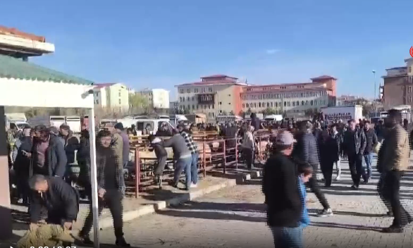 Afyonkarahisar’ın Şuhut ilçesinde küçükbaş hayvanlarda görülen hastalıklar nedeniyle kapatılan canlı