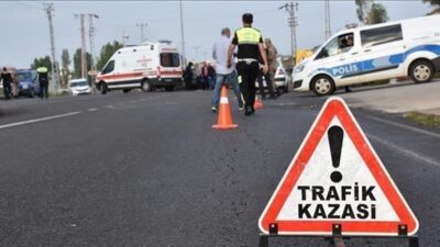 Antalya Manavgat’ta otomobille çarpışarak yaralanan motosiklet sürücüsü, acı içinde yatmasına