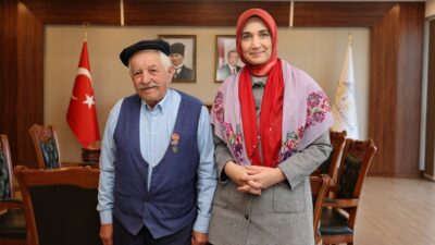 Vali Yiğitbaşı ilk olarak İhsaniye Belediye Başkanı Emine Gökçe’yi makamında