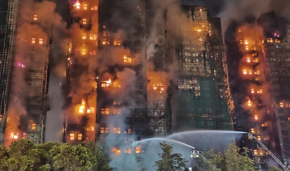 Hong Kong’un Tai Po bölgesindeki 8 apartmanlı bir sitede çıkan