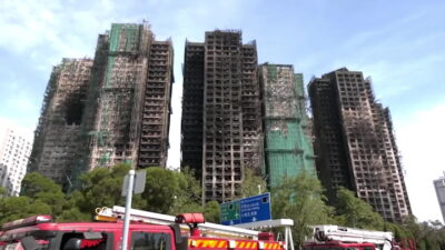 Çarşamba günü Hong Kong’da bir apartman kompleksinde çıkan büyük yangında en