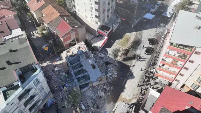 Gebze Mevlana Mahallesi'nde 29 Ekim'de çöken 7 katlı Arslan Apartmanı'nda