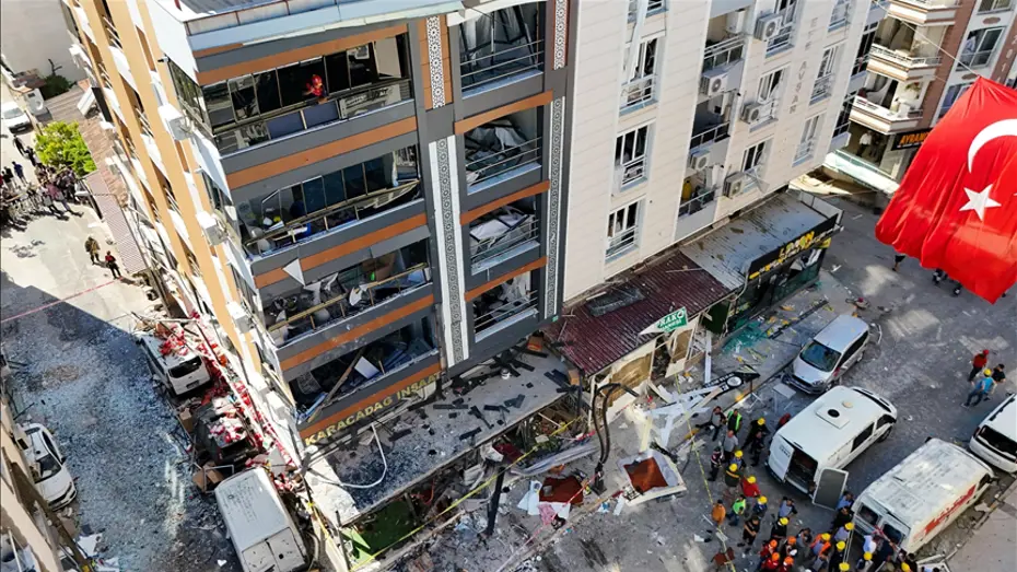 İzmir'de bir lokantada meydana gelen patlama sonucu beş kişinin hayatını