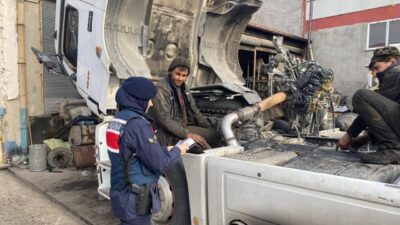 Afyonkarahisar’da jandarma ekipleri tarafından vatandaşlara ’Kadına Yönelik Şiddet, Erken Yaşta