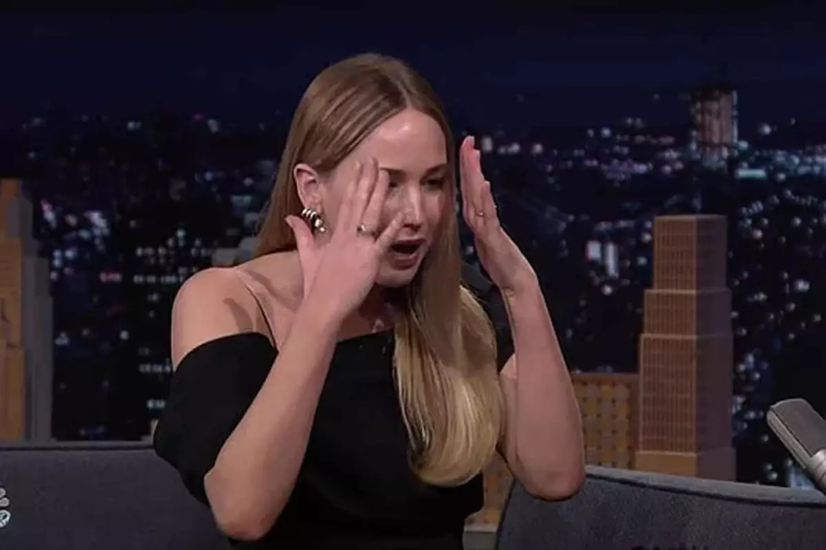 Hollywood yıldızı Jennifer Lawrence, The Tonight Show'da katıldığı canlı yayında