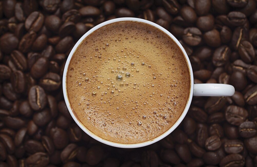 Denemenin bulguları, atriyal fibrilasyonu olan kişilerin kafeinli kahveden kaçınması gerektiği