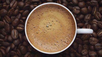 Denemenin bulguları, atriyal fibrilasyonu olan kişilerin kafeinli kahveden kaçınması gerektiği