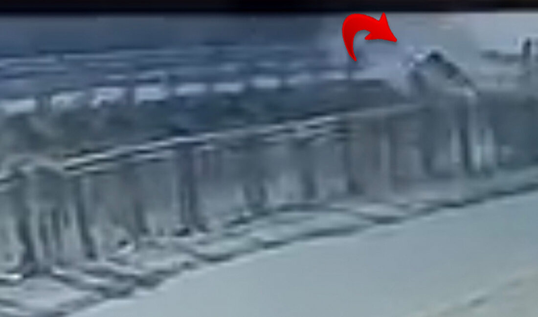 Sürücüsünün direksiyon hakimiyetini kaybettiği hafif ticari araç sulama kanalına düştü.