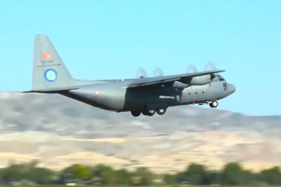 Türk Silahlı Kuvvetleri'ne ait C-130 tipi kargo uçağının bulunduğu yerde