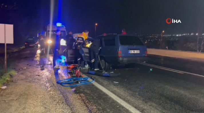 Eskişehir-Afyonkarahisar karayolunda yağmurdan dolayı kayganlaşan yolda kontrolden çıkan otomobil, karşı