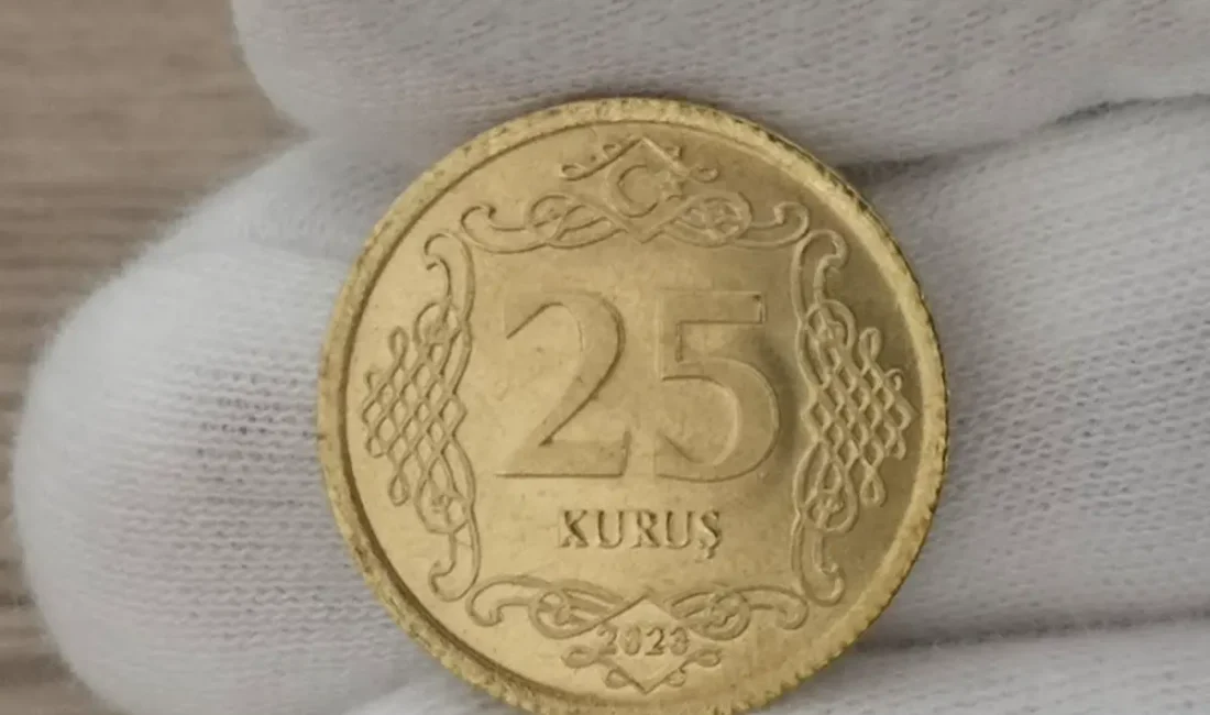 Türkiye Cumhuriyet Darphanesi tarafından basılan altın renkli bazı 25 kuruşluk