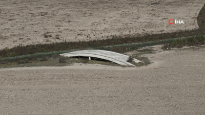 Adana’da Seyhan Baraj Gölü’nde su seviyesinin düşmesiyle, yıllar önce sular