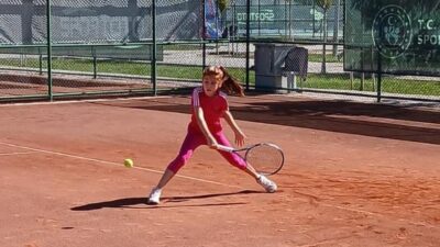 Afyonkarahisar Gençlik ve Spor İl Müdürlüğü sporcusu Hafsa Zehra Çınar,