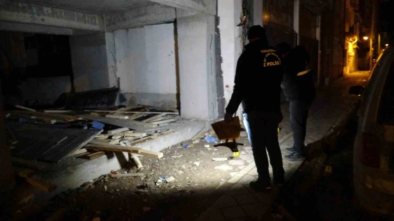 Kız meselesi yüzünden çıktığı iddia edilen kavgada 18 yaşındaki genç,