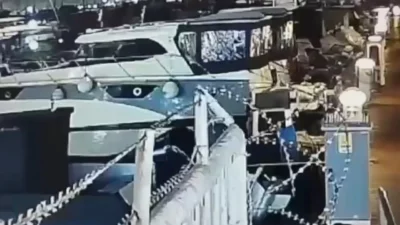 İstanbul Pendik'te bir teknede halatın kopması sonucu dengesini kaybederek denize