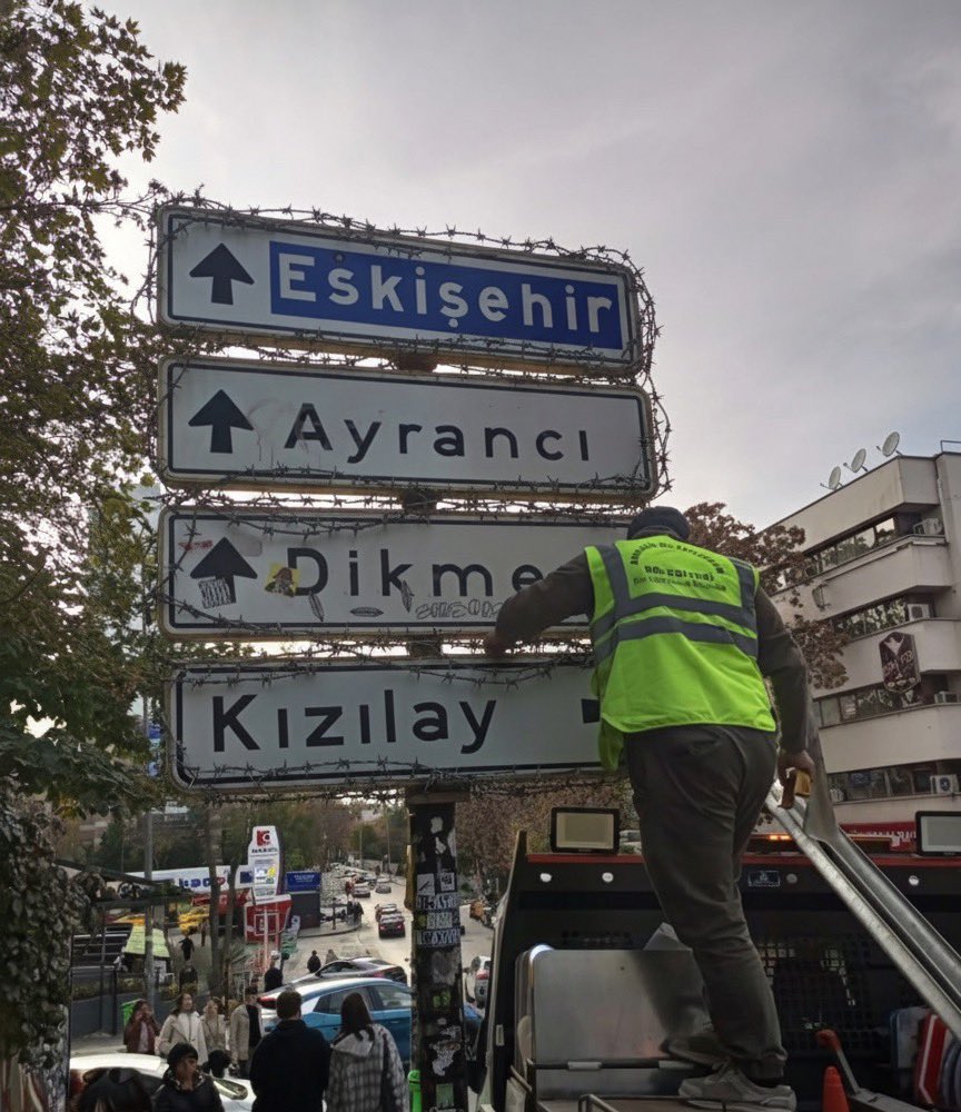 Ankara'nın Çankaya ilçesinde gençler arasında fotoğraf akımı haline gelen Kızılay