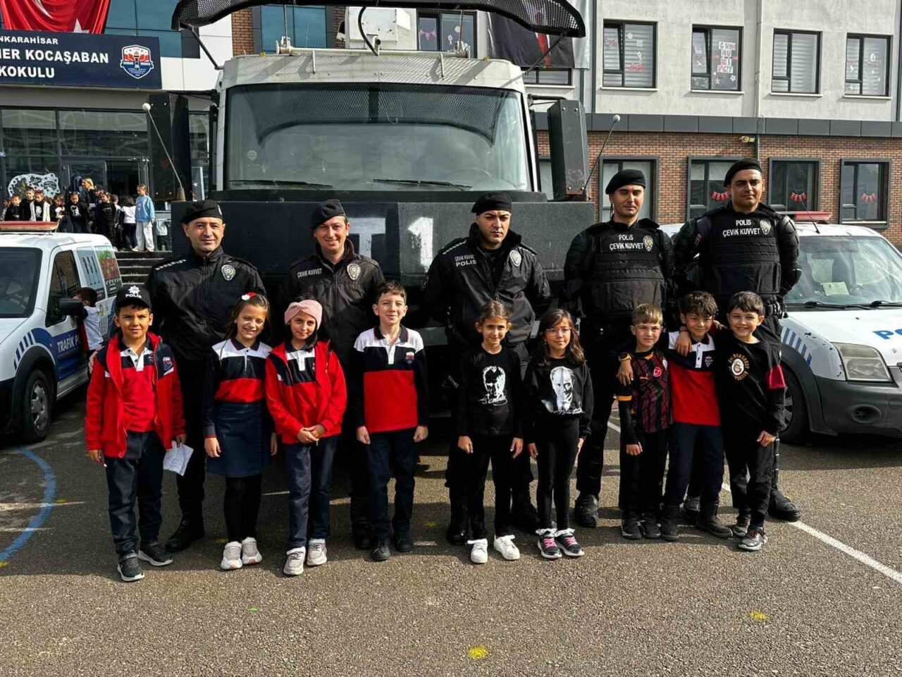 Afyonkarahisar Ahmet Ömer Kocaşaban İlkokulu 2/A sınıfı öğrencisi Defne Savrık,