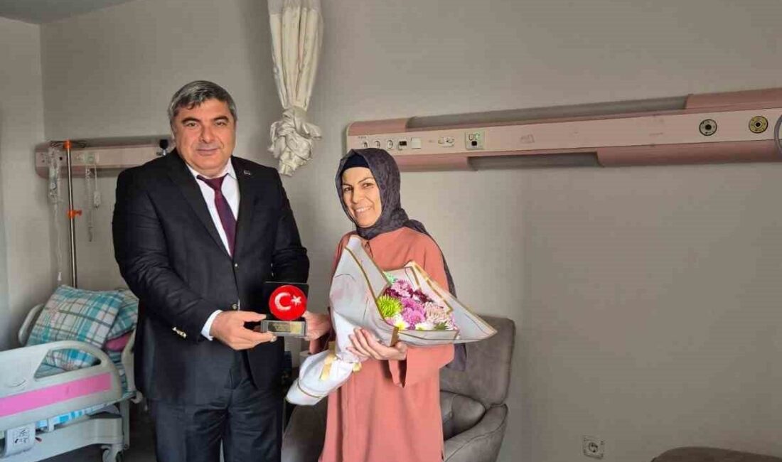 24 Kasım Öğretmenler Günü'nü geçirdiği rahatsızlık dolayısıyla hastanede geçiren Edebiyat