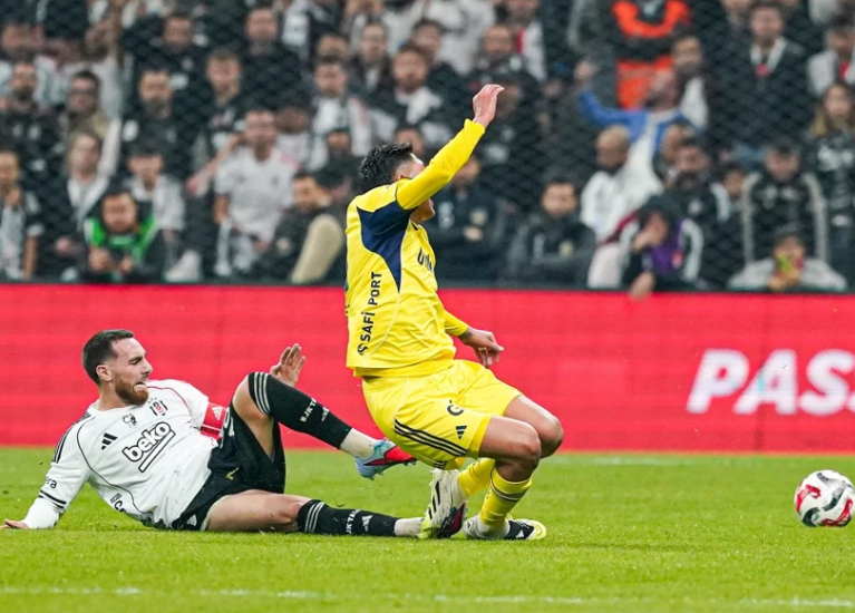 Beşiktaş’ın kaptanı Orkun Kökçü, Fenerbahçe maçında yaşanan tartışmalı kırmızı kart