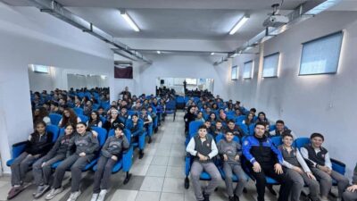 Afyonkarahisar İl Emniyet Müdürlüğü’nde görevli polis memurları tarafından ortaokul öğrencilerine