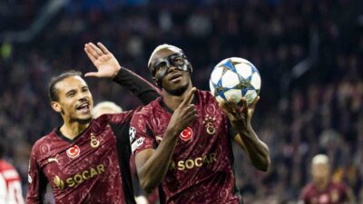 Galatasaray’ın golcüsü Victor Osimhen, Ajax karşısında yaptığı hat trick ile