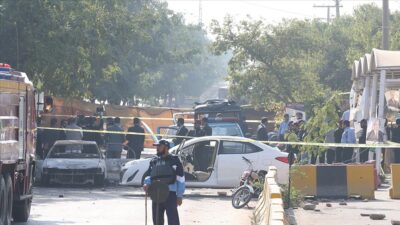 Pakistan'ın başkenti İslamabad'da, mahkeme binası yakınlarında intihar saldırısı sonucu meydana