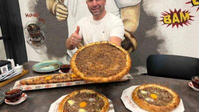 Trabzon’un yöresel pidesi, coğrafi işaretli Yomra elmasıyla buluştu. Pide ustası