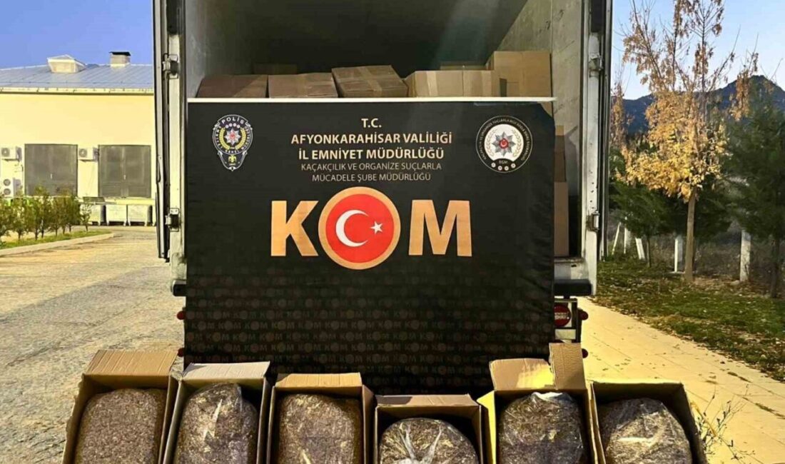 Afyonkarahisar’da polis tarafından durdurulan bir kamyonette yaklaşık 3 ton kaçak