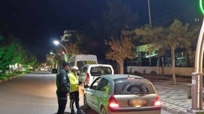 Afyonkarahisar'ın Sandıklı ilçesinde polis ekipleri tarafından gerçekleştirilen huzur ve asayiş