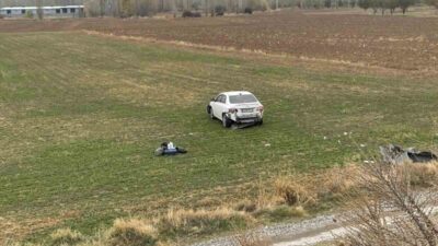 Afyonkarahisar’da kontrolden çıkarak şarampole giren otomobilde bir kişi yaralandı.
