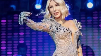 Ünlü şarkıcı Seda Sayan, sosyal medyada ve televizyon programlarında gündem