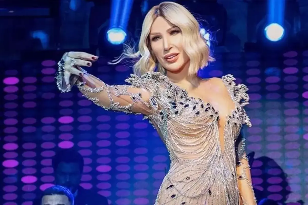 Ünlü şarkıcı Seda Sayan, sosyal medyada ve televizyon programlarında gündem