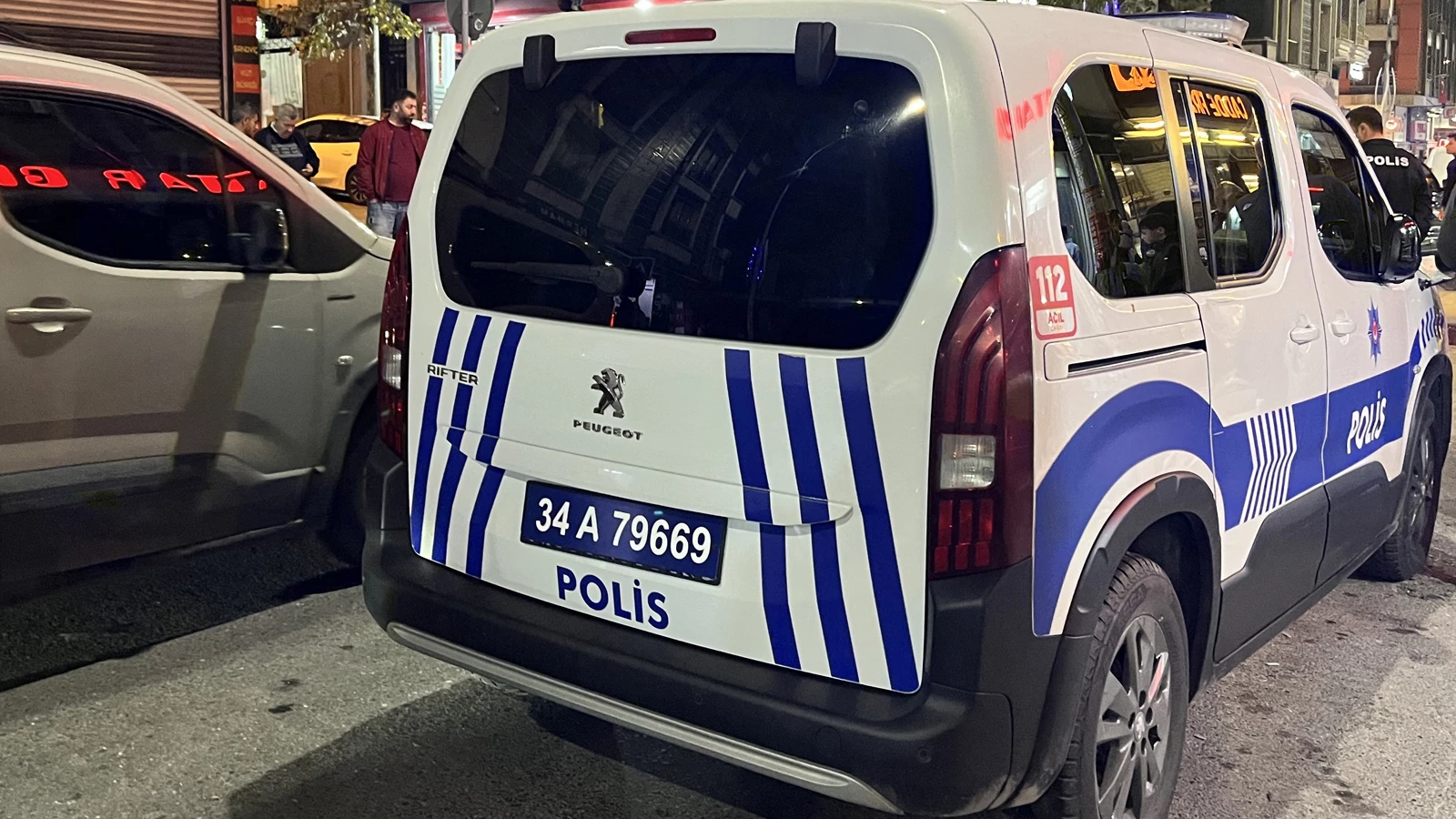 Eski eşinin birlikte yaşadığı adamı sokak ortasında silahla öldüren şahıs,