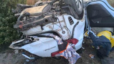 Afyonkarahisar’da kontrolden çıkan otomobil yol kenarına takla attı. Kazada sürücü