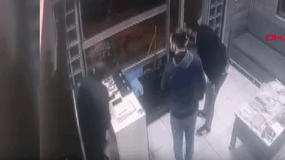 ANKARA’da bindiği taksinin şoförü ile tartışan ve alkollü olduğu belirlenen