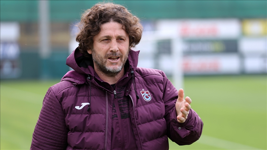 "Ben gerçekçi bir adamım" diyen Trabzonspor Teknik Direktörü Fatih Tekke,