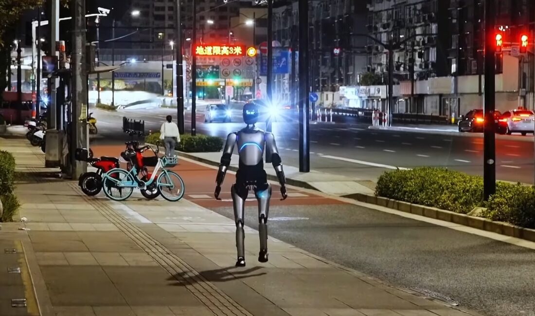 Çinli AgiBot firmasının geliştirdiği AgiBot A2 adlı insansı robot, 106,2