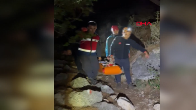 Antalya’nın Kumluca ilçesinde dağlık bölgede yürüyüş yaparken ayağından yaralanan Ukraynalı