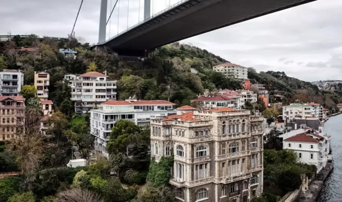 İstanbul Boğazı’nda 130 yıllık tarihi Zeki Paşa Yalısı, 23 odalı,