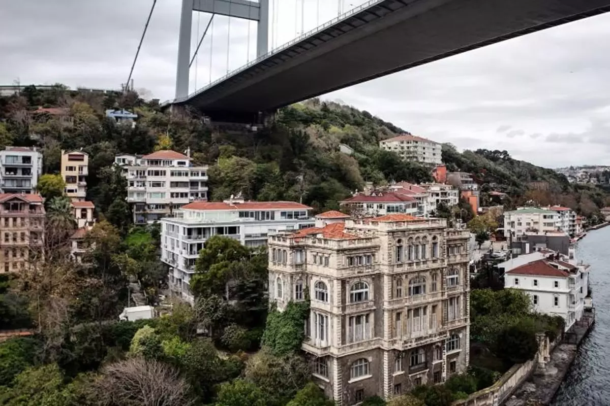İstanbul Boğazı’nda 130 yıllık tarihi Zeki Paşa Yalısı, 23 odalı,