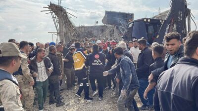 Şanlıurfa’da yapımı süren tek katlı bir iş yerinde beton dökümü
