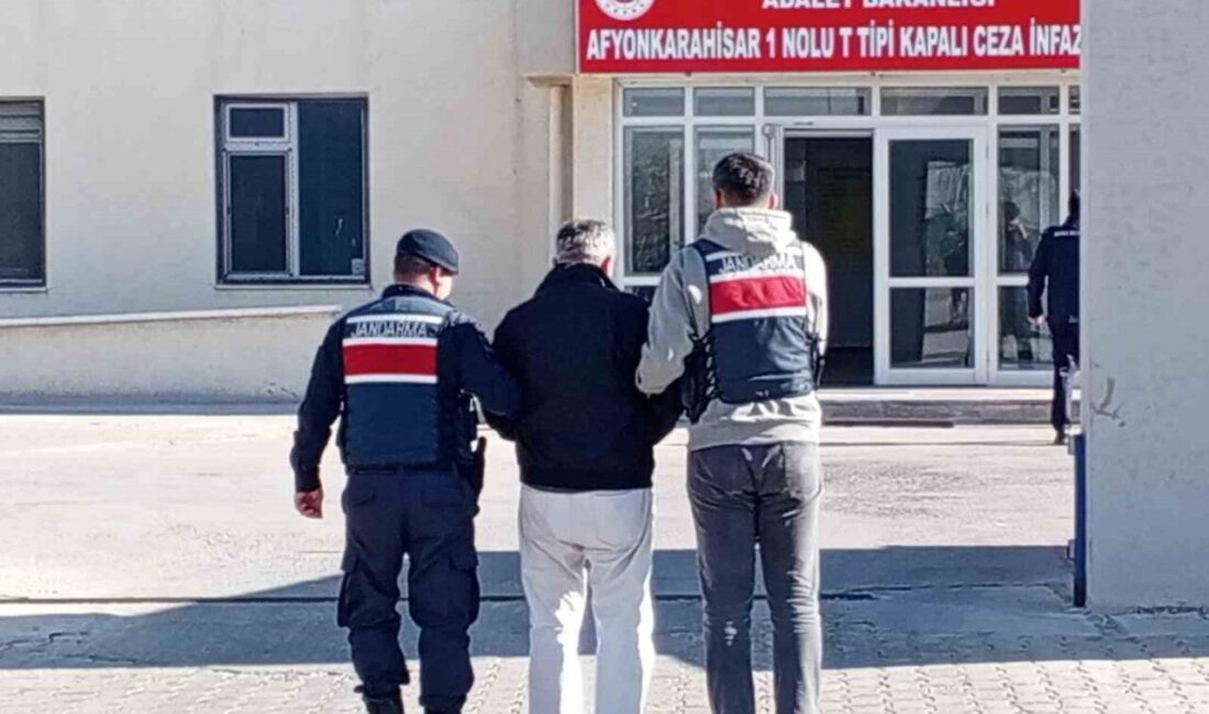 Afyonkarahisar’da polis tarafından değişik türde uyuşturucu maddeler ile yakalanan bir