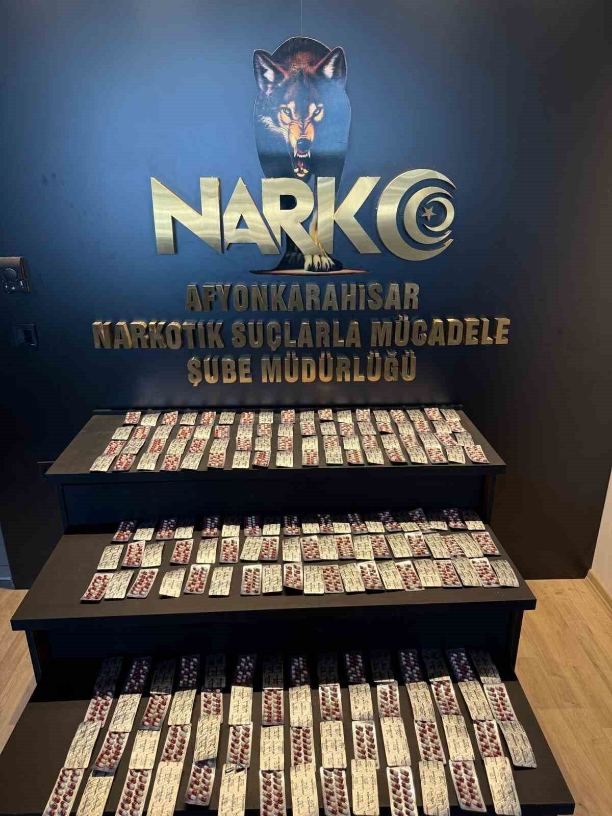 Afyonkarahisar’da polis ekiplerinin huzur ve asayiş denetimi sırasında durdurduğu bir