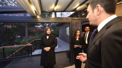 Afyonkarahisar Valiliği tarafından kent merkezinde başlatılan kafe yapımı projesi devam