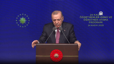 Cumhurbaşkanı Erdoğan, Öğretmenler Günü programında öğretmenliğin önemine vurgu yaptı ve
